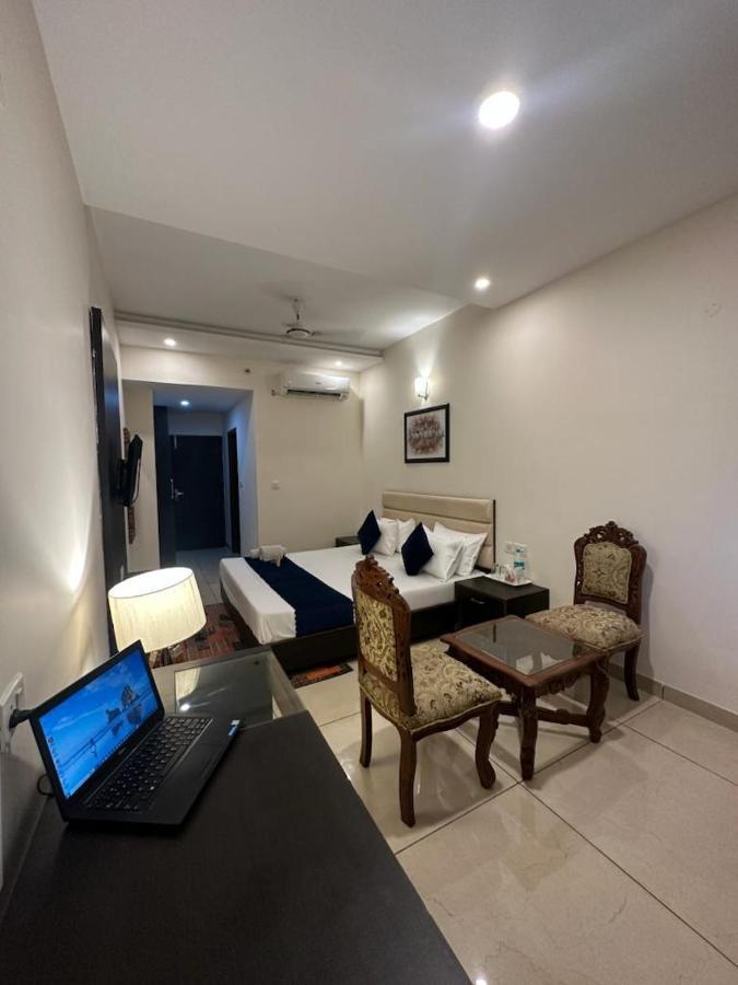Jb Residency Zirakpur !! Top Rated & Most Awarded Property In Zirakpur 호텔 외부 사진