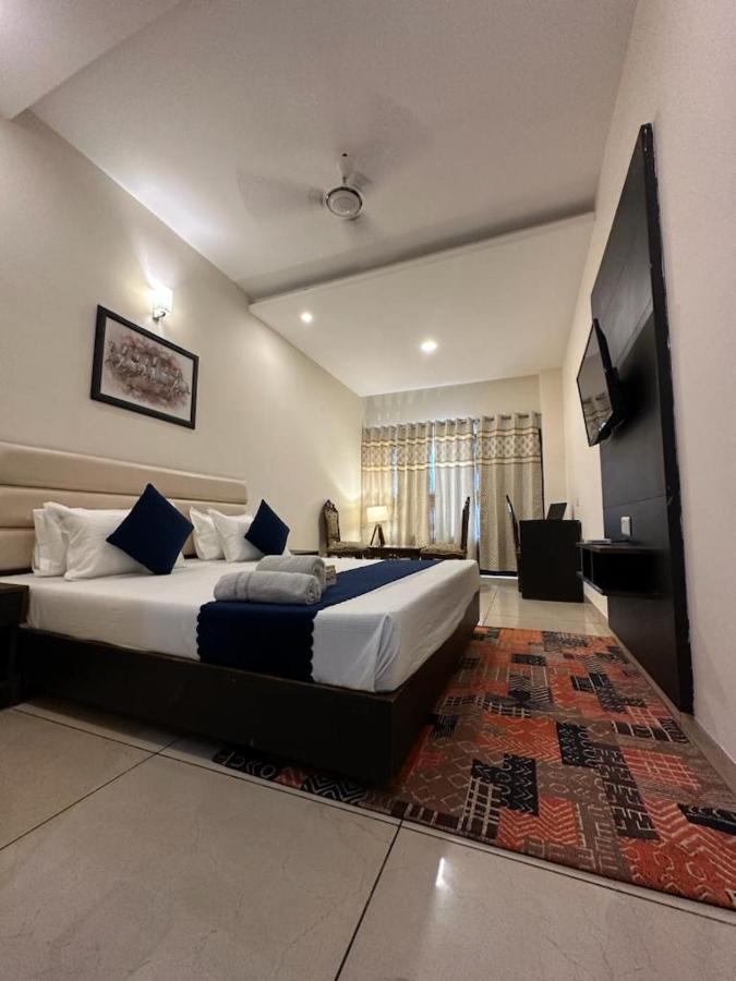 Jb Residency Zirakpur !! Top Rated & Most Awarded Property In Zirakpur 호텔 외부 사진