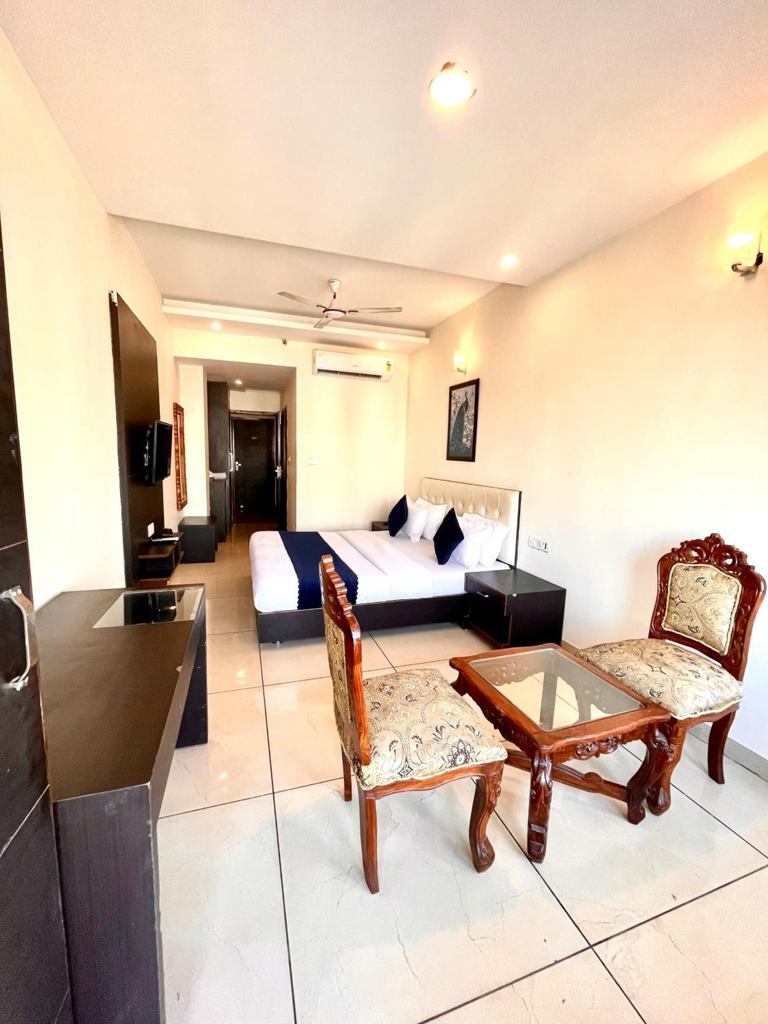 Jb Residency Zirakpur !! Top Rated & Most Awarded Property In Zirakpur 호텔 외부 사진