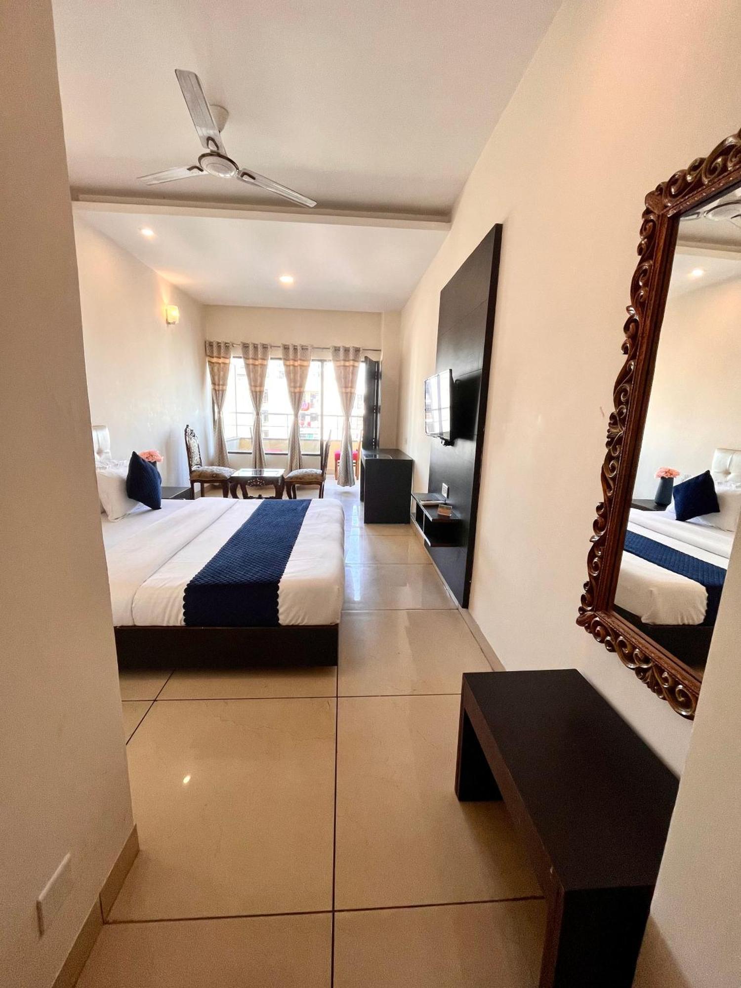 Jb Residency Zirakpur !! Top Rated & Most Awarded Property In Zirakpur 호텔 외부 사진