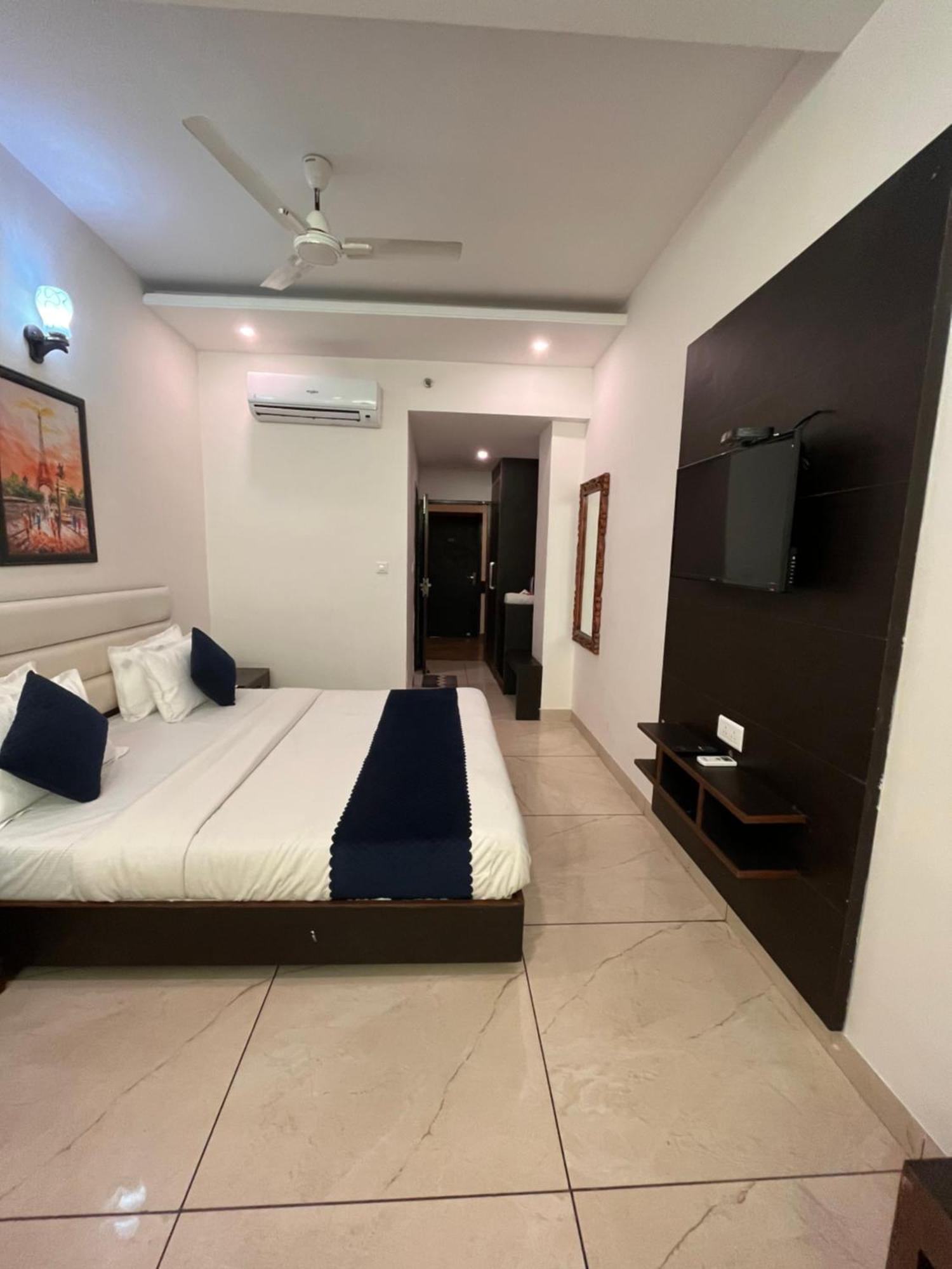 Jb Residency Zirakpur !! Top Rated & Most Awarded Property In Zirakpur 호텔 외부 사진