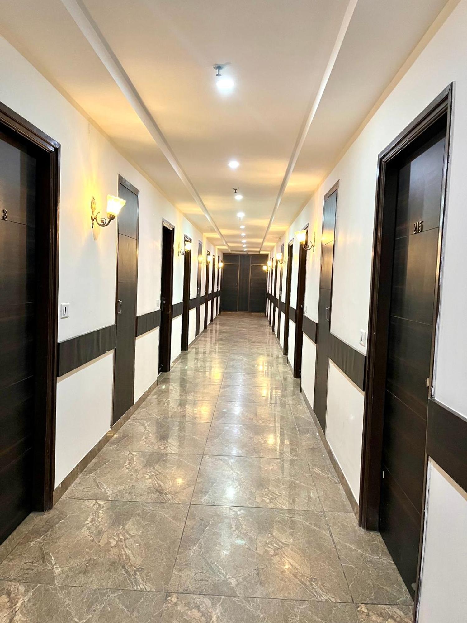Jb Residency Zirakpur !! Top Rated & Most Awarded Property In Zirakpur 호텔 외부 사진