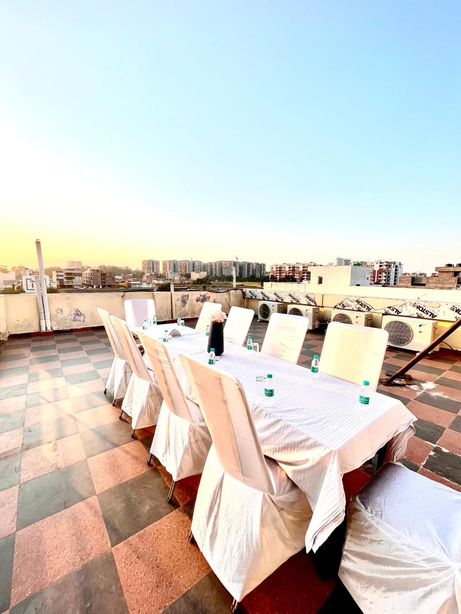 Jb Residency Zirakpur !! Top Rated & Most Awarded Property In Zirakpur 호텔 외부 사진