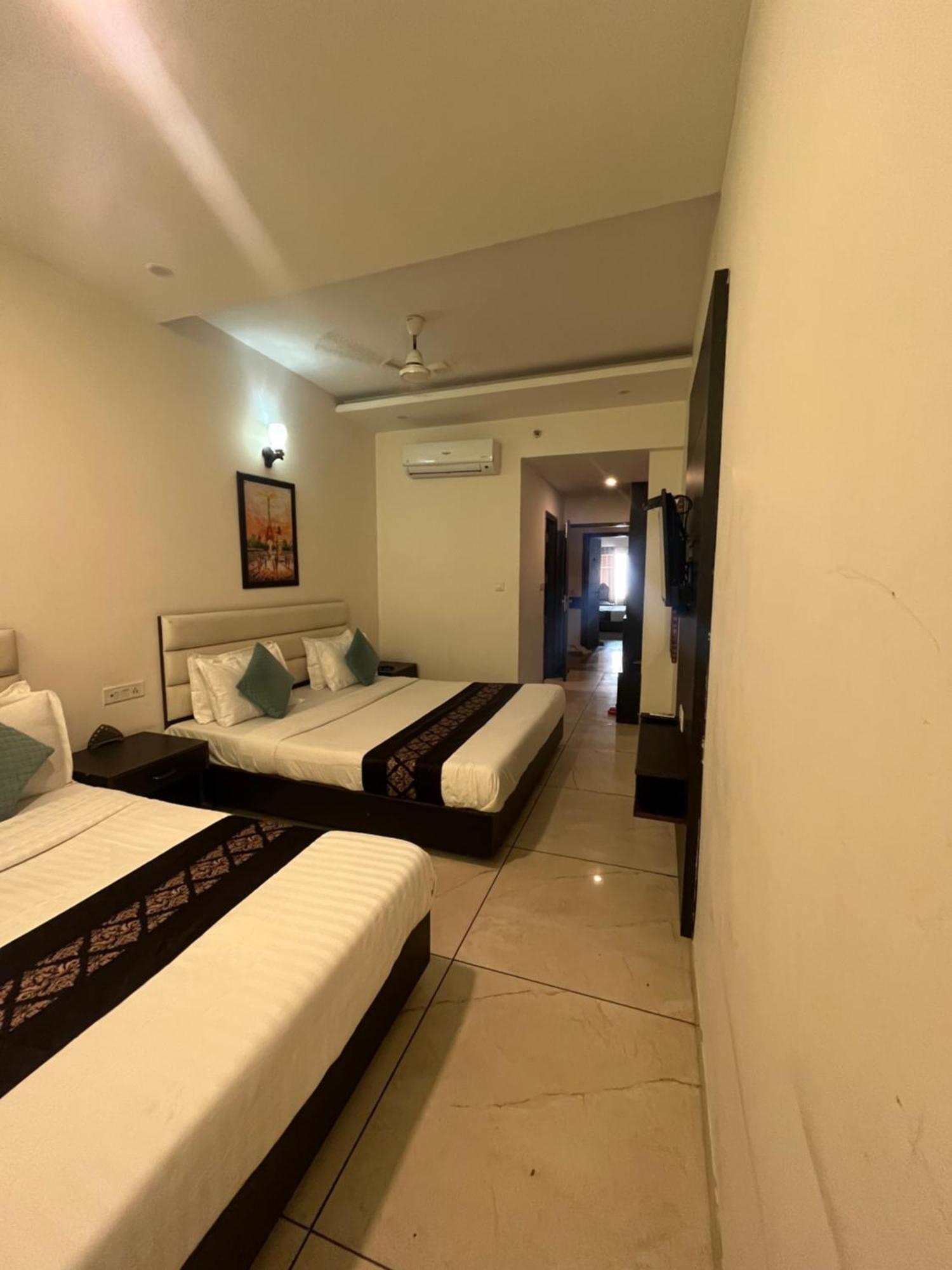 Jb Residency Zirakpur !! Top Rated & Most Awarded Property In Zirakpur 호텔 외부 사진
