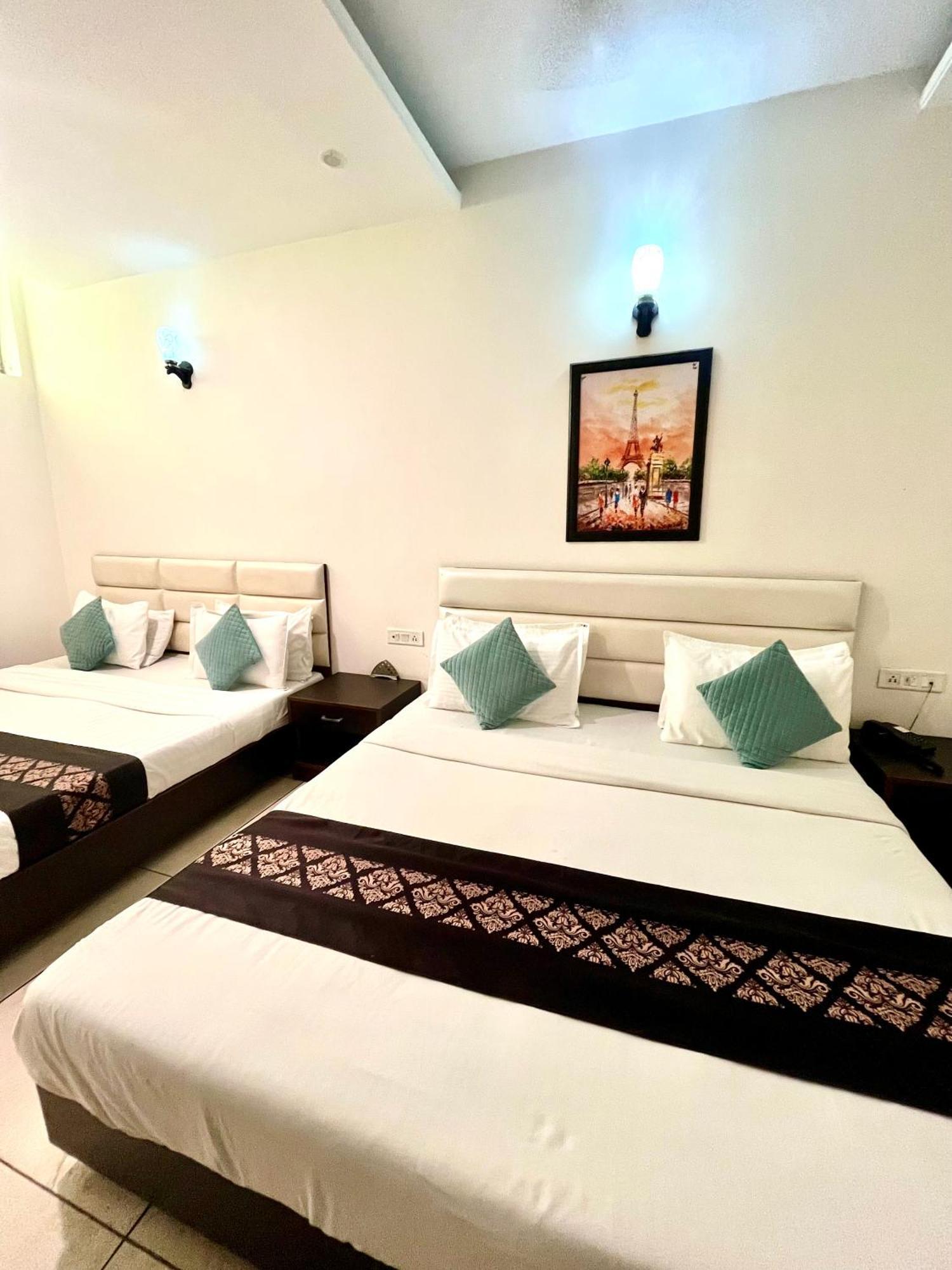 Jb Residency Zirakpur !! Top Rated & Most Awarded Property In Zirakpur 호텔 외부 사진